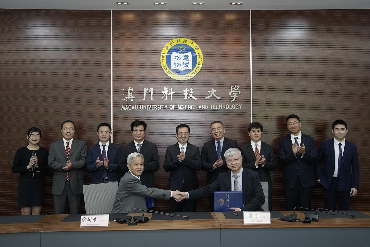 2025澳门挂牌正版挂牌今晚，澳门挂牌正版今晚揭晓，期待与惊喜的交汇点