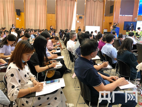 探索天空彩与天下彩，二四六免费资料解析，探索天空彩与天下彩，二四六免费资料深度解析