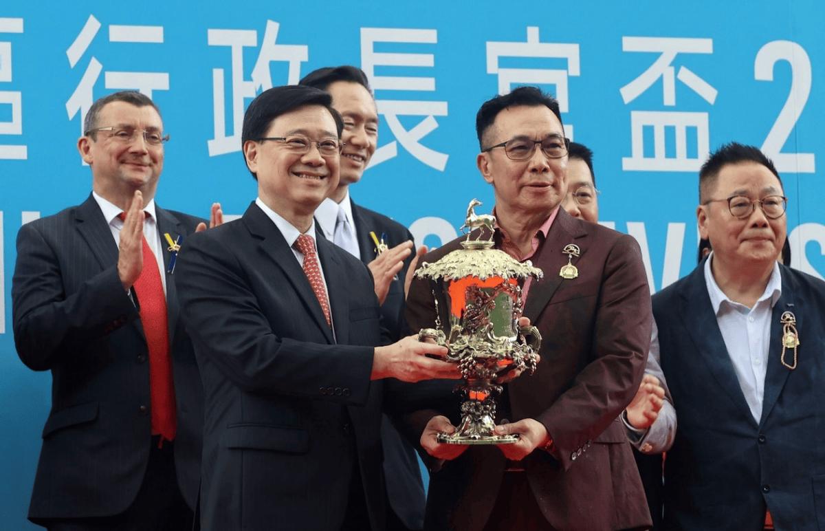 2025年今天晚上出什么马生肖呢，关于生肖马在2025年今晚的预测标题，揭秘生肖马在今晚的运势走向，未来预测与幸运展望