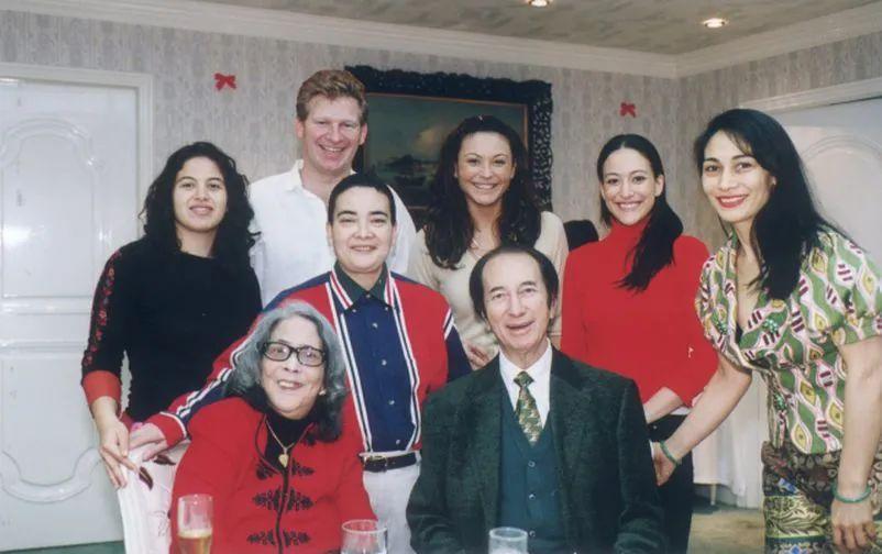 2004新澳门天天开好彩大全正版，澳门正版天天开好彩资料库（2004年）